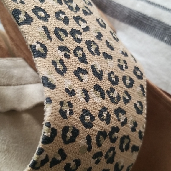 TOMS - Picture 3 of 9